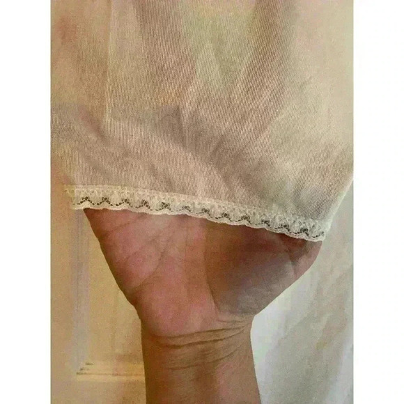VINTAGE LADY CAMEO of Dallas WHITE SIZE MEDIUM NYLON ROBE Bridal 70s Nightgown - Picture 8 of 9